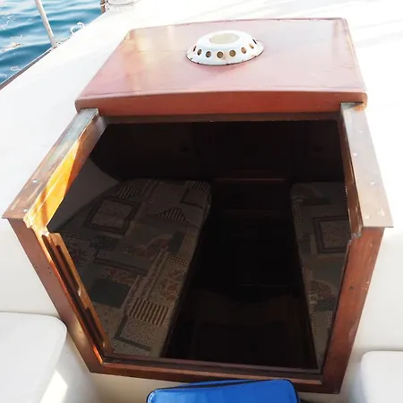 Úszó hotel Ta Xbiex Marina Yacht