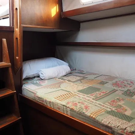 Ta Xbiex Marina Yacht Úszó hotel Gżira