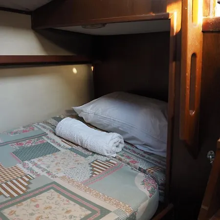Úszó hotel Ta Xbiex Marina Yacht *