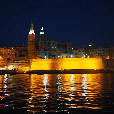 Ta Xbiex Marina Yacht Úszó hotel Gżira