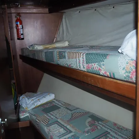 Ta Xbiex Marina Yacht Úszó hotel *