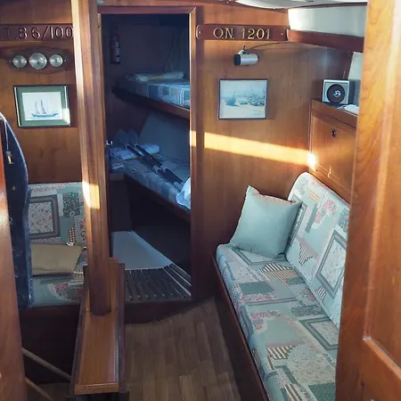Úszó hotel Ta Xbiex Marina Yacht Gżira