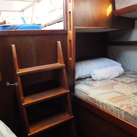 Ta Xbiex Marina Yacht Úszó hotel Gżira